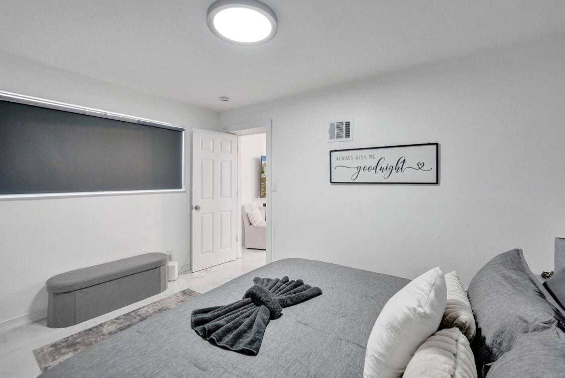 Hollywood 1-21 B - Residential