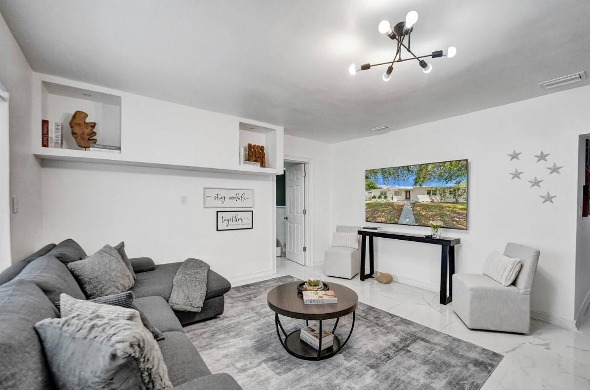 Hollywood 1-21 B - Residential