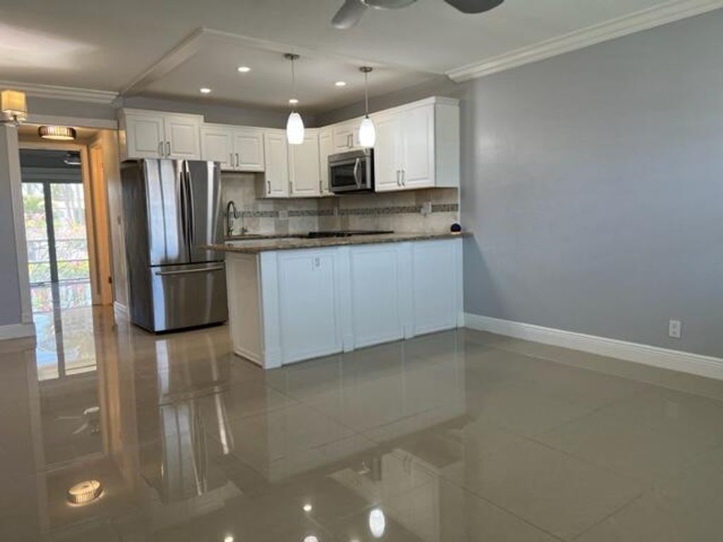Photo of 800 W Horizons 211 W #211, Boynton Beach, FL 33435 (MLS # R11069552)