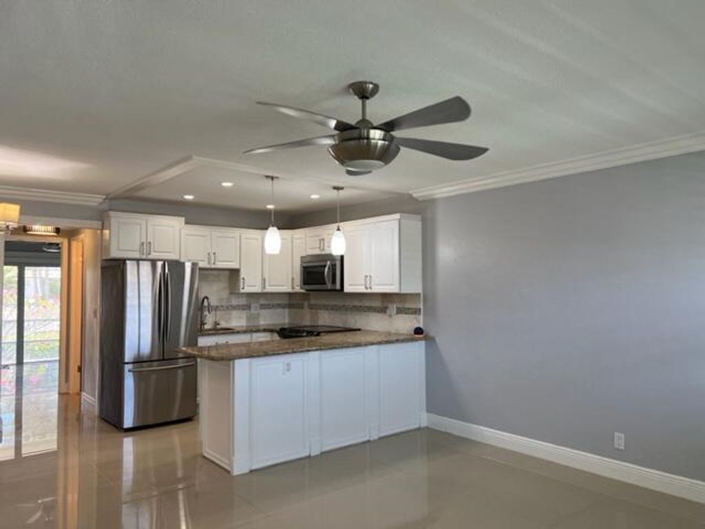 Photo of 800 W Horizons 211 W #211, Boynton Beach, FL 33435 (MLS # R11069552)