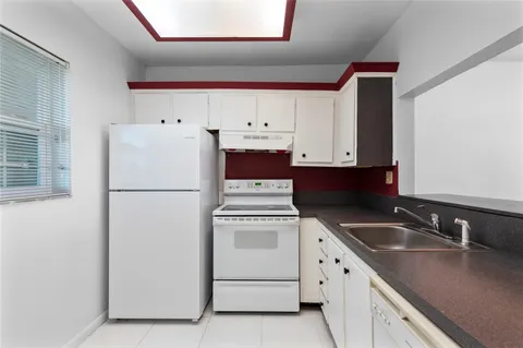 4705 NW 35th St Unit 609, Lauderdale Lakes, FL MLS: F10491166
