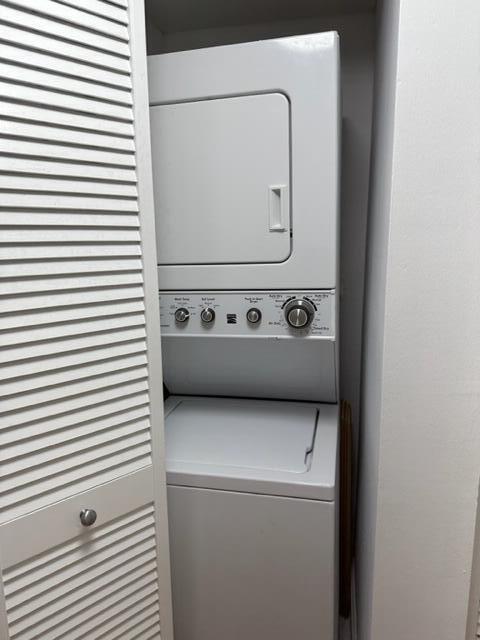 LAKE WINDWOOD CONDO - Residential Lease
