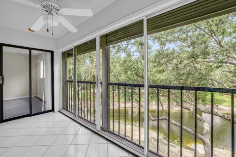 Condominium in Delray Beach FL 15456 Pembridge Drive Dr 37.jpg