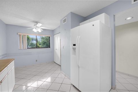 Condominium in Delray Beach FL 15456 Pembridge Drive Dr 14.jpg