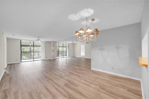 Condominium in Delray Beach FL 15456 Pembridge Drive Dr 30.jpg