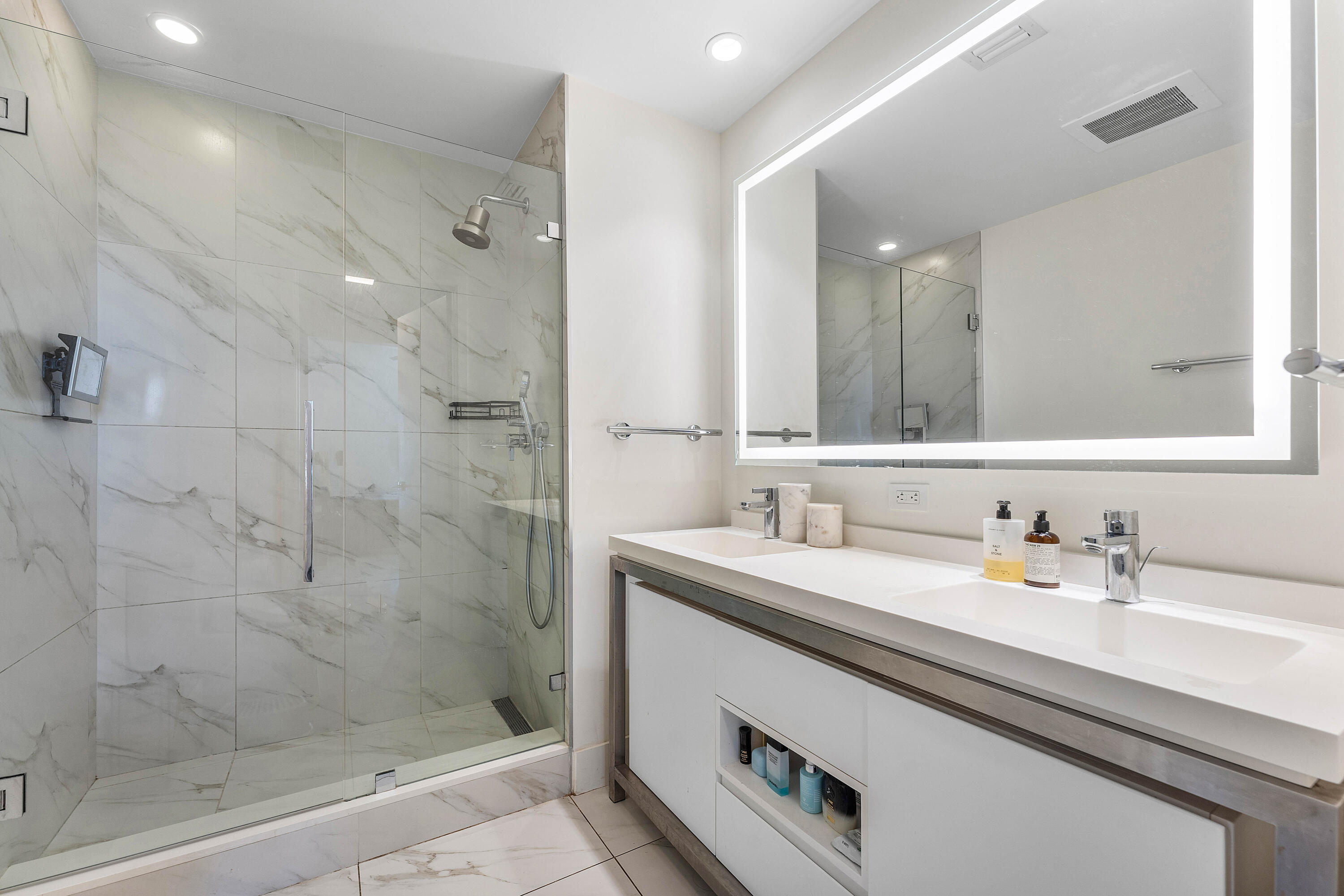 METROPICA NORTH TOWER ONE - Residential