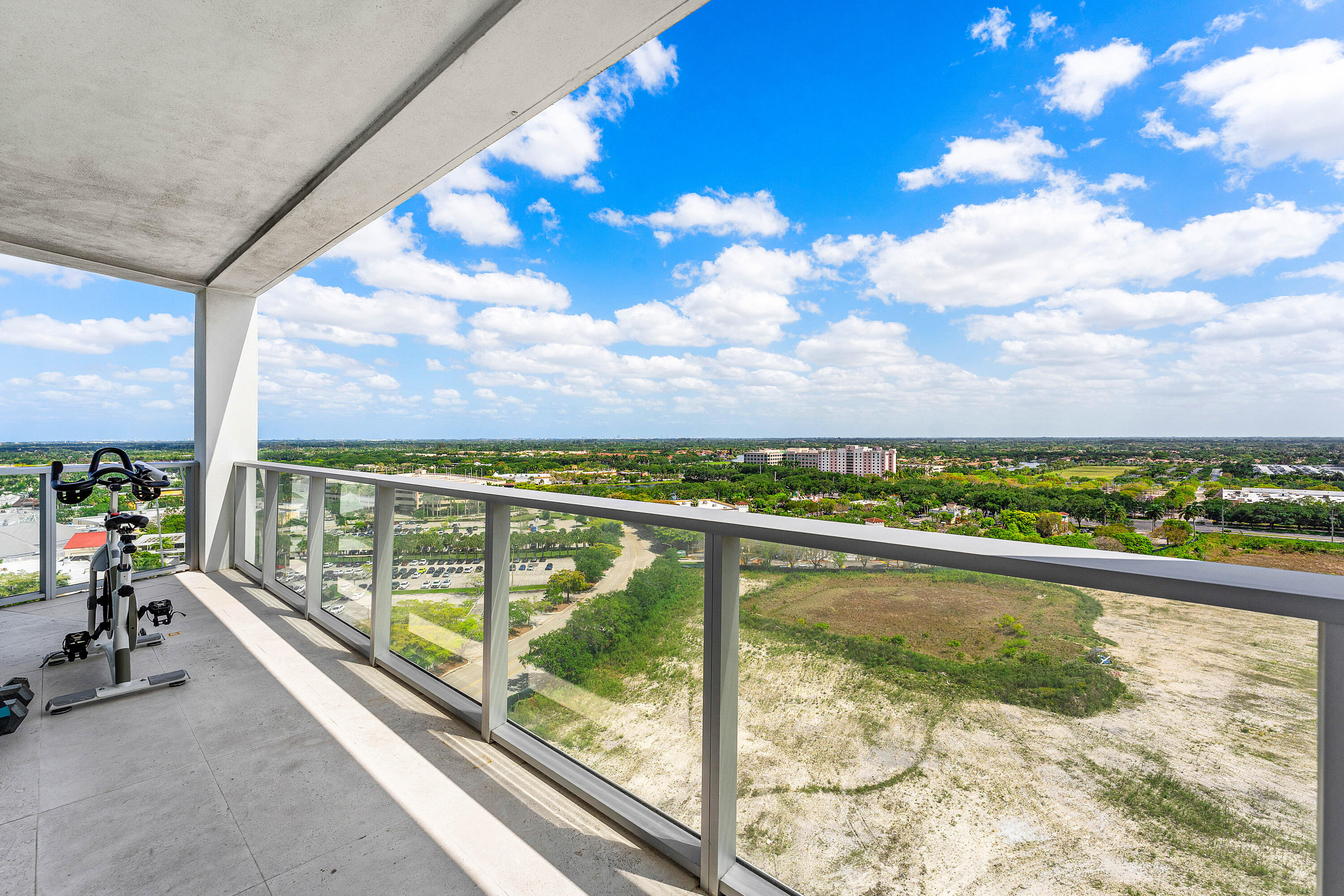 METROPICA NORTH TOWER ONE - Residential
