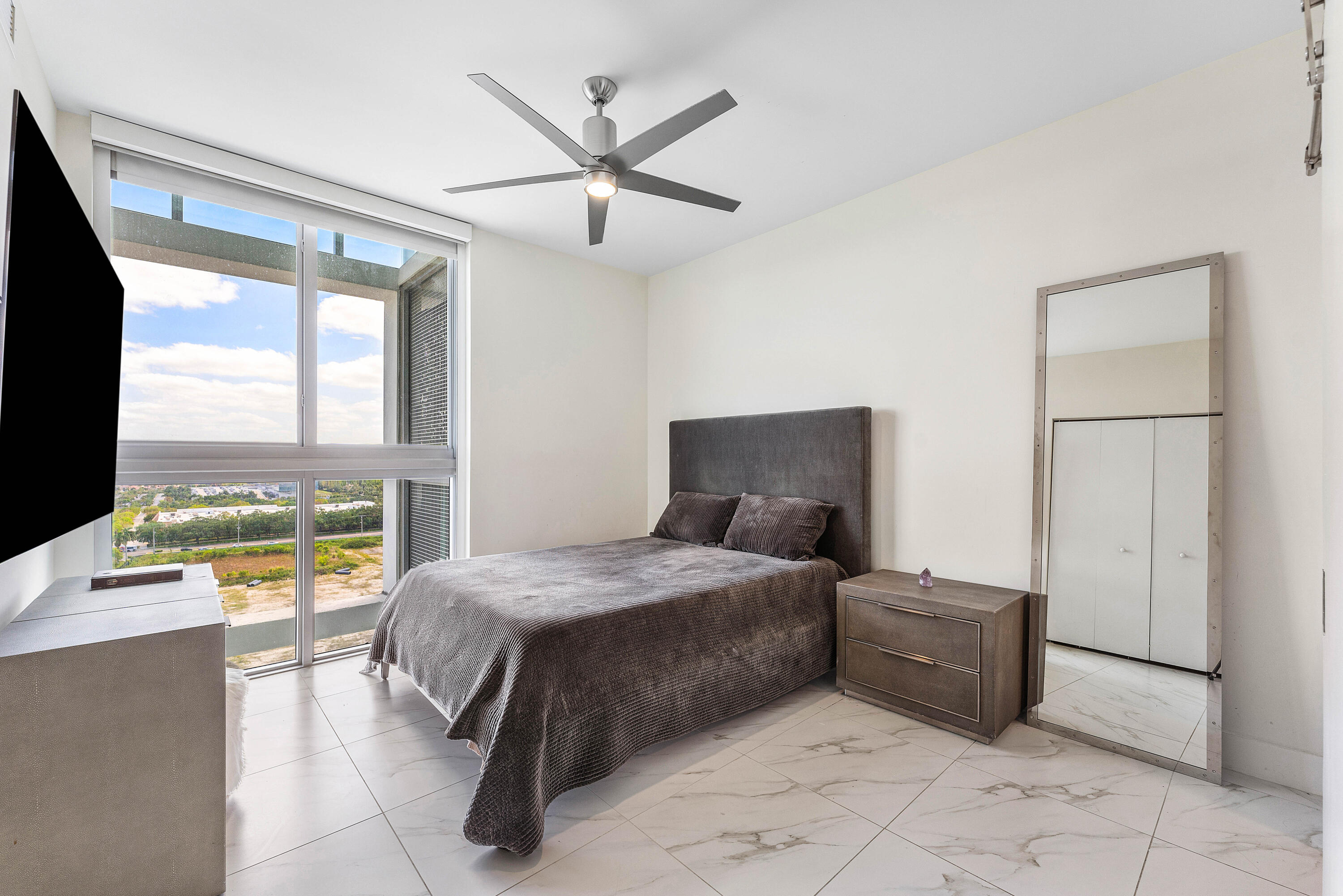 METROPICA NORTH TOWER ONE - Residential