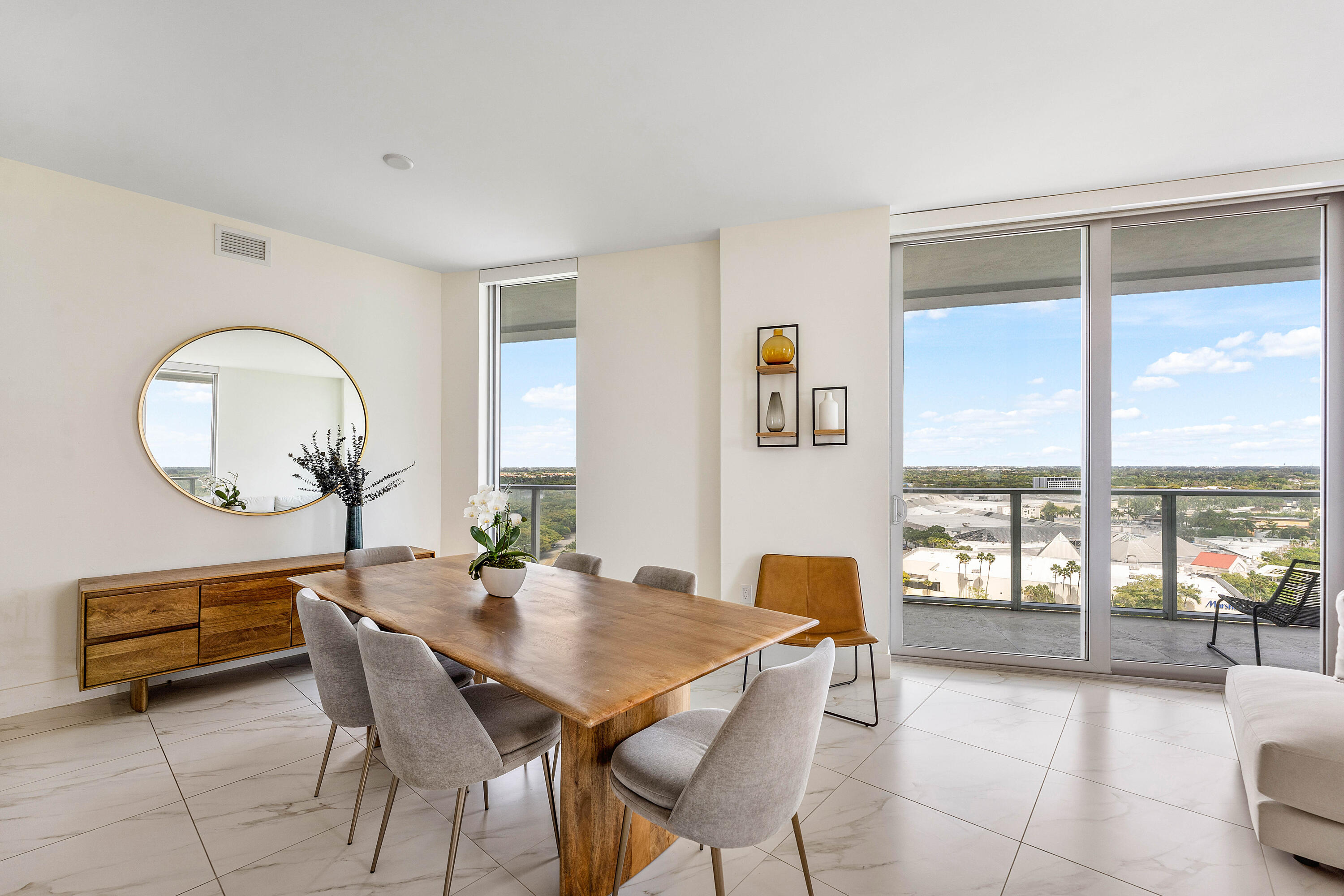 METROPICA NORTH TOWER ONE - Residential