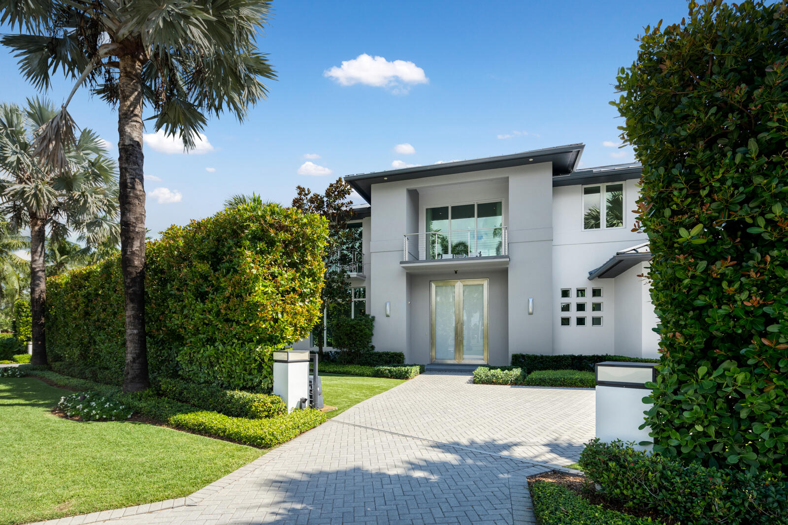 ROYAL PALM YACHT & COUNTRY CLUB - Residential