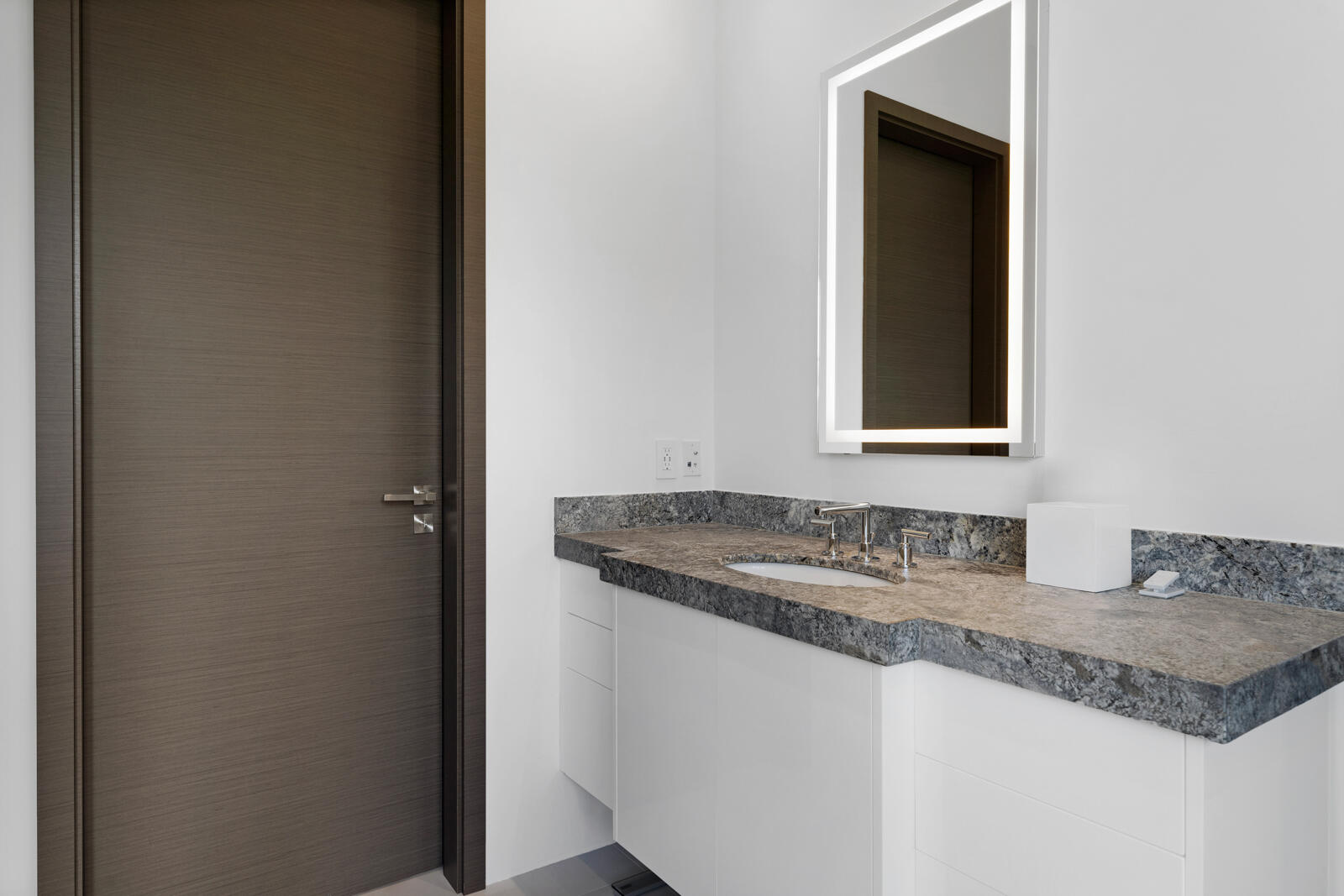 ROYAL PALM YACHT & COUNTRY CLUB - Residential