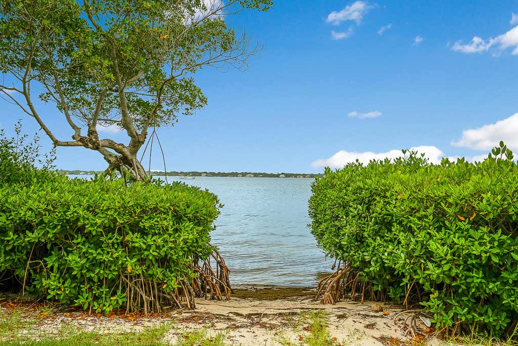 Photo of 269 NE Edgewater Drive, Stuart, FL 34996 (MLS # B26068753)