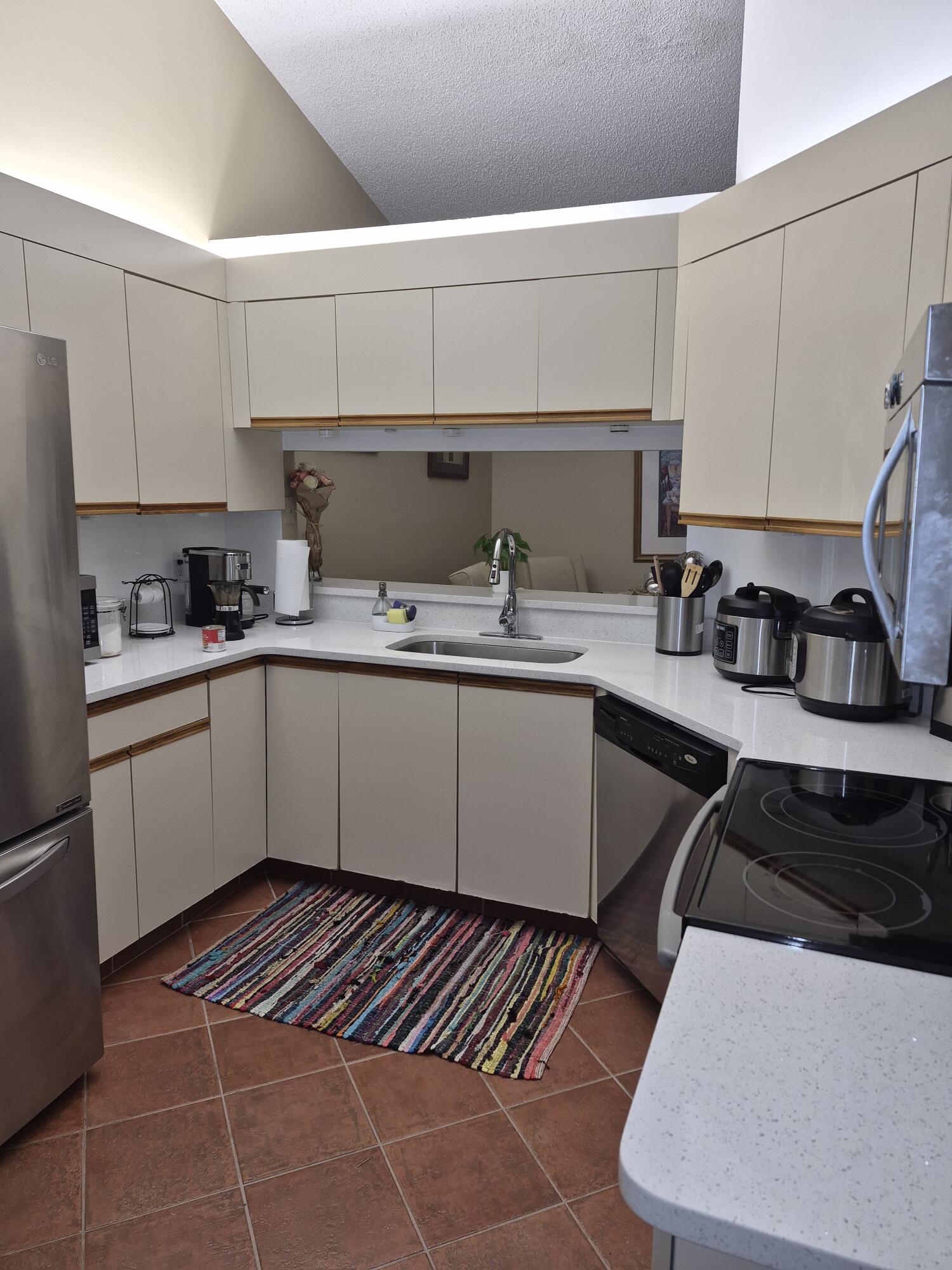 6531 SE Federal Highway F211