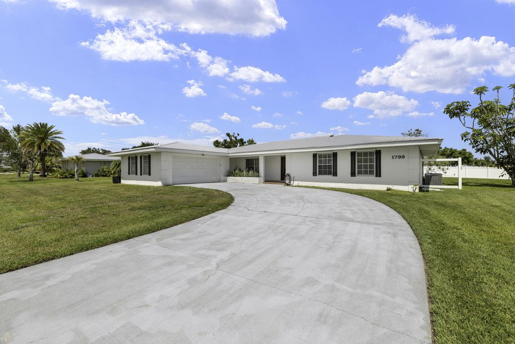 Photo of 1799 SE Westmoreland Boulevard, Port Saint Lucie, FL 34952 (MLS # R11081249)