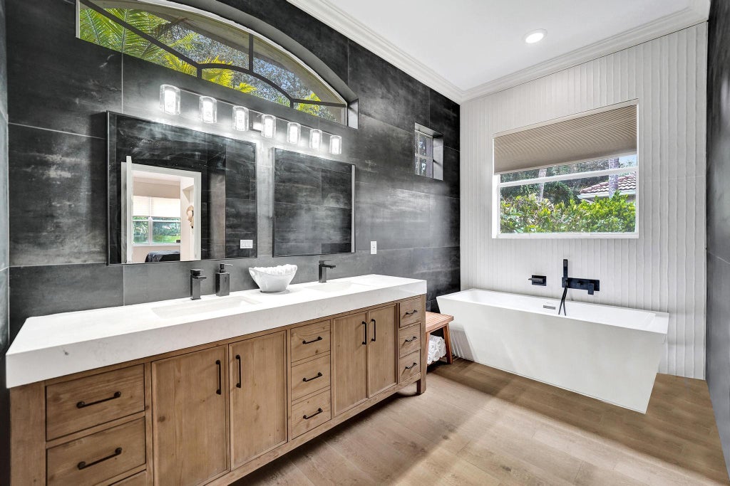 Photo of 4288 SW 138TH Avenue, Davie, FL 33330 (MLS # B26080392)