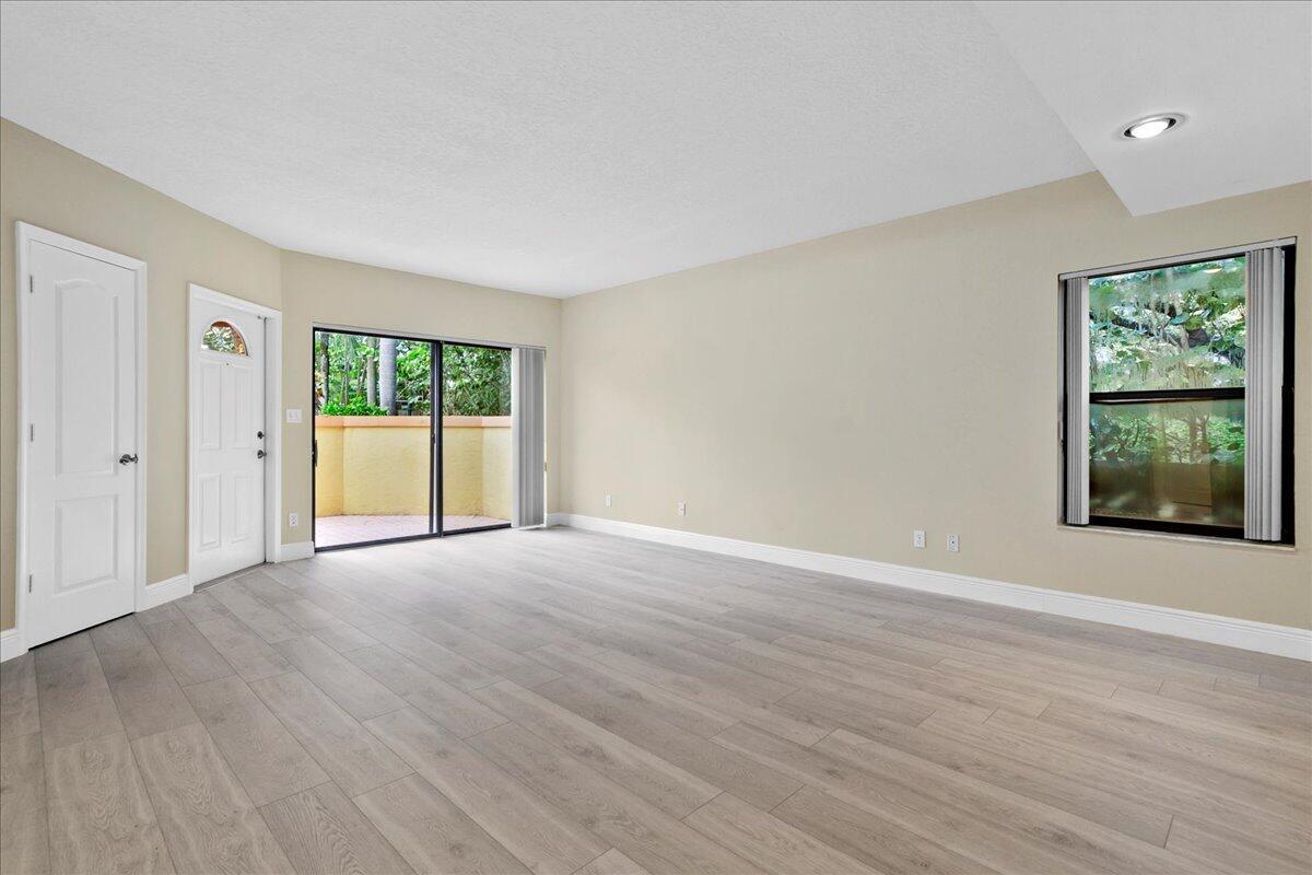 41 Uno Lago Drive