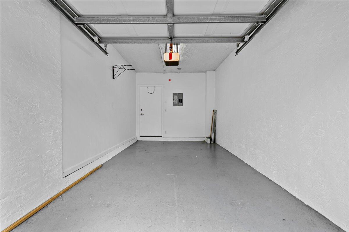 UNO LAGO - Residential Lease