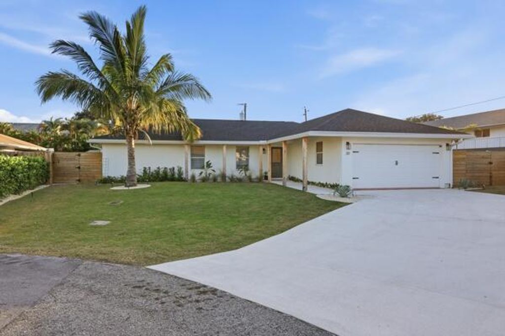 Photo of 30 Shay Place, Tequesta, FL 33469 (MLS # R11156323)