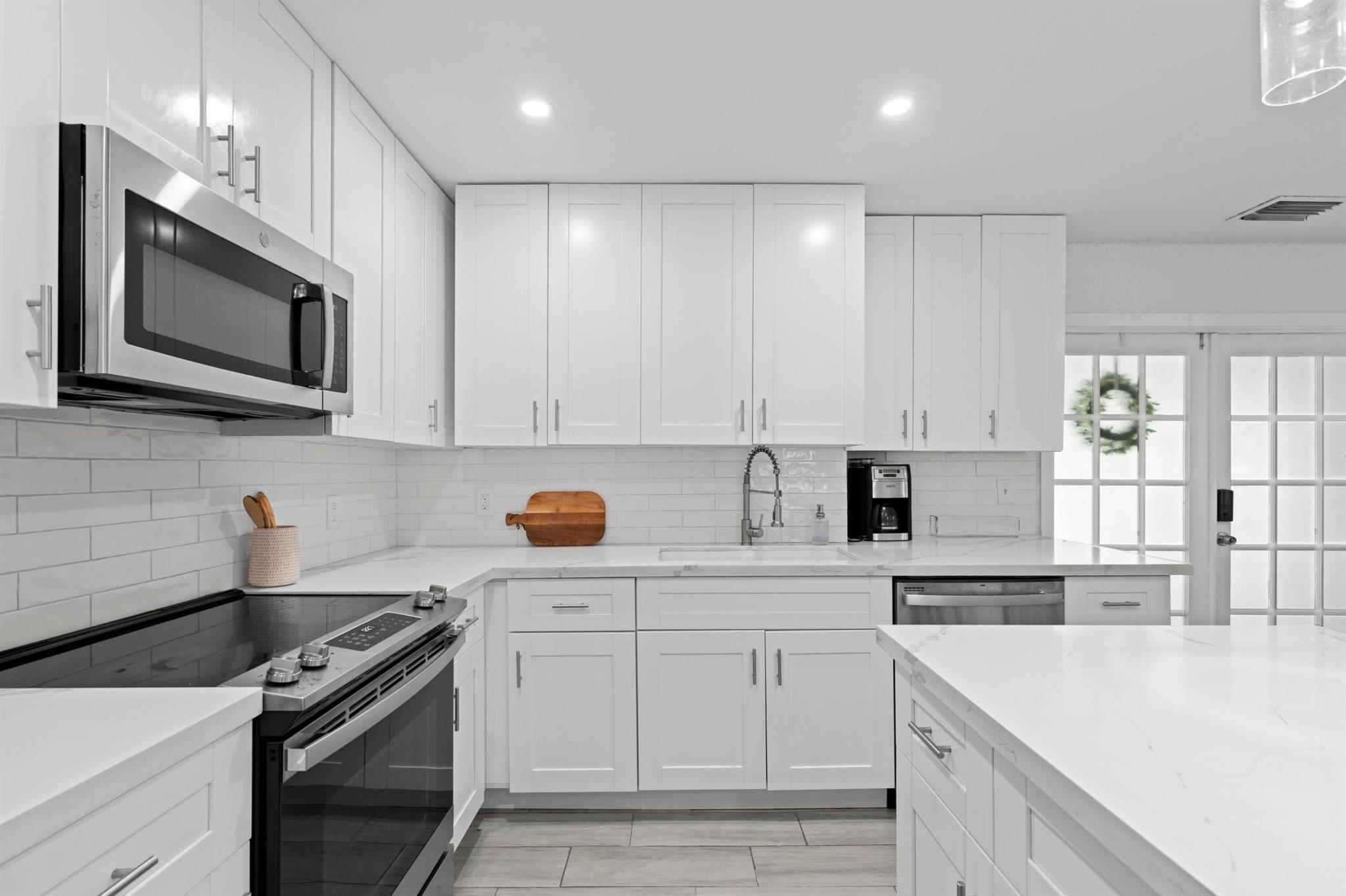 5285 Sunrise Boulevard, Delray Beach, FL, 33484/$1,100,000 4 5285 Sunrise Boulevard