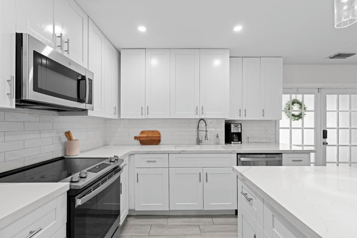 5285 Sunrise Boulevard