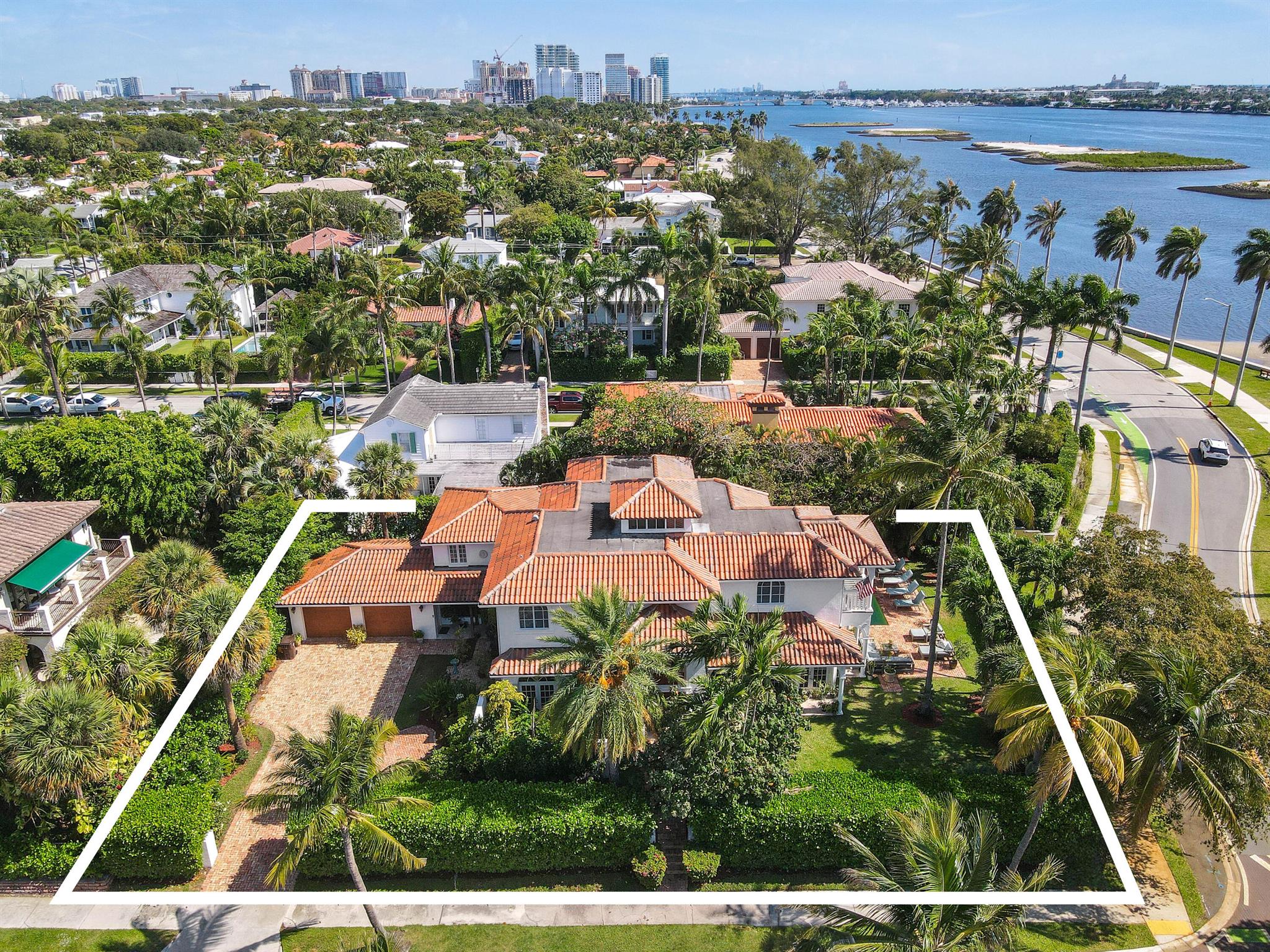 EL CID COURT - Residential