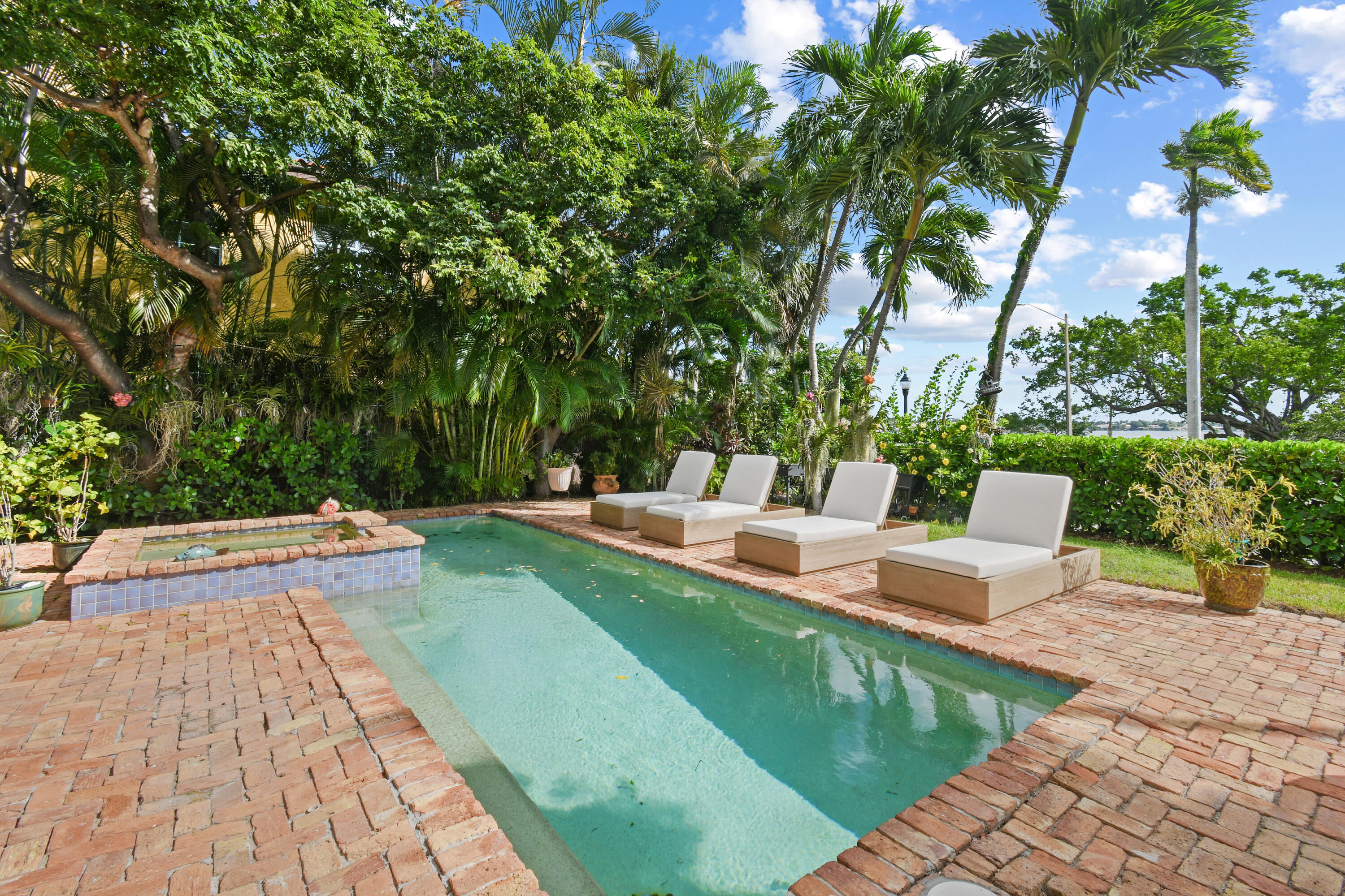 EL CID COURT - Residential