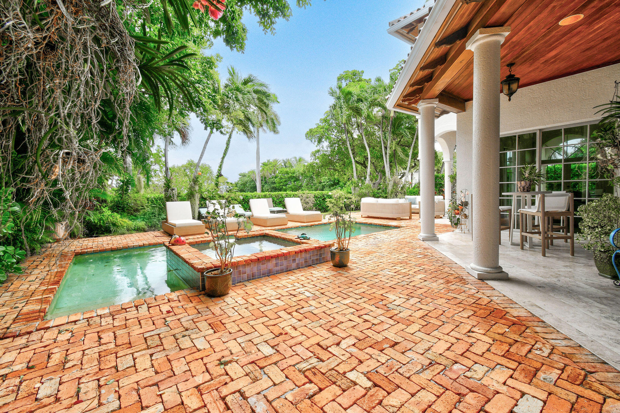 EL CID COURT - Residential