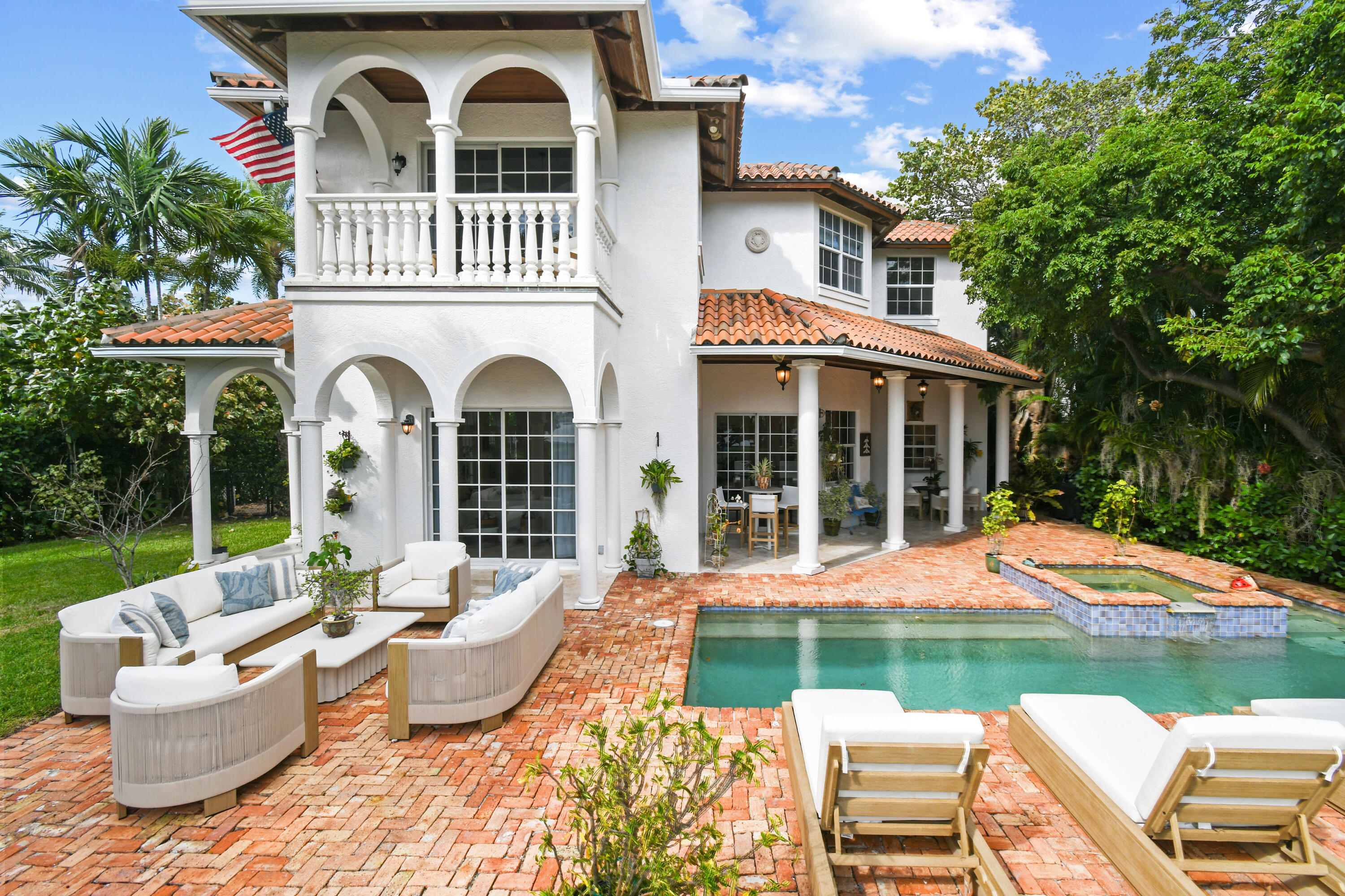 EL CID COURT - Residential