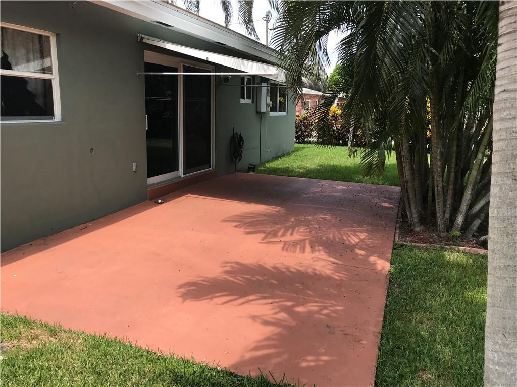 TWIN LAKES NORTH - Residential Lease