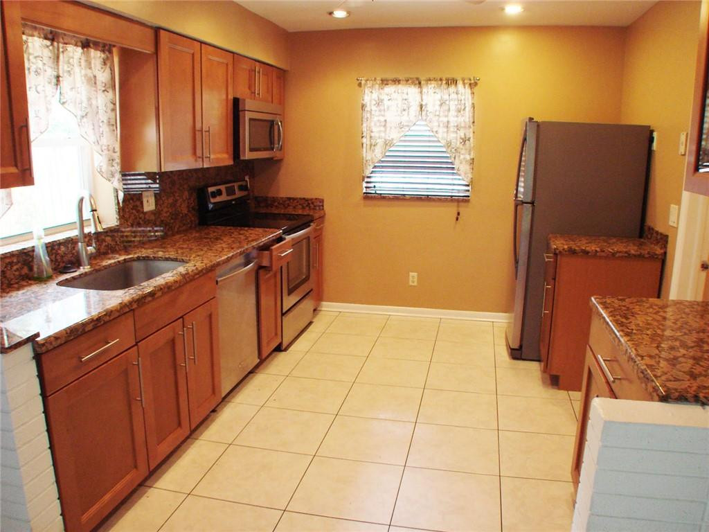 TWIN LAKES NORTH - Residential Lease