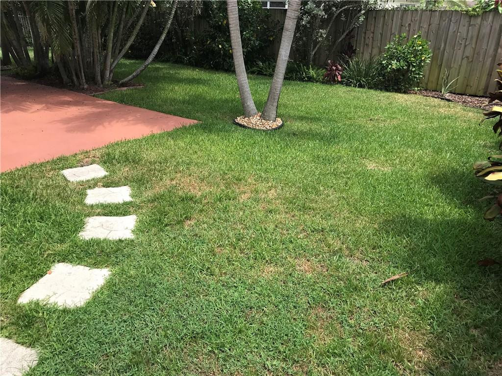 TWIN LAKES NORTH - Residential Lease