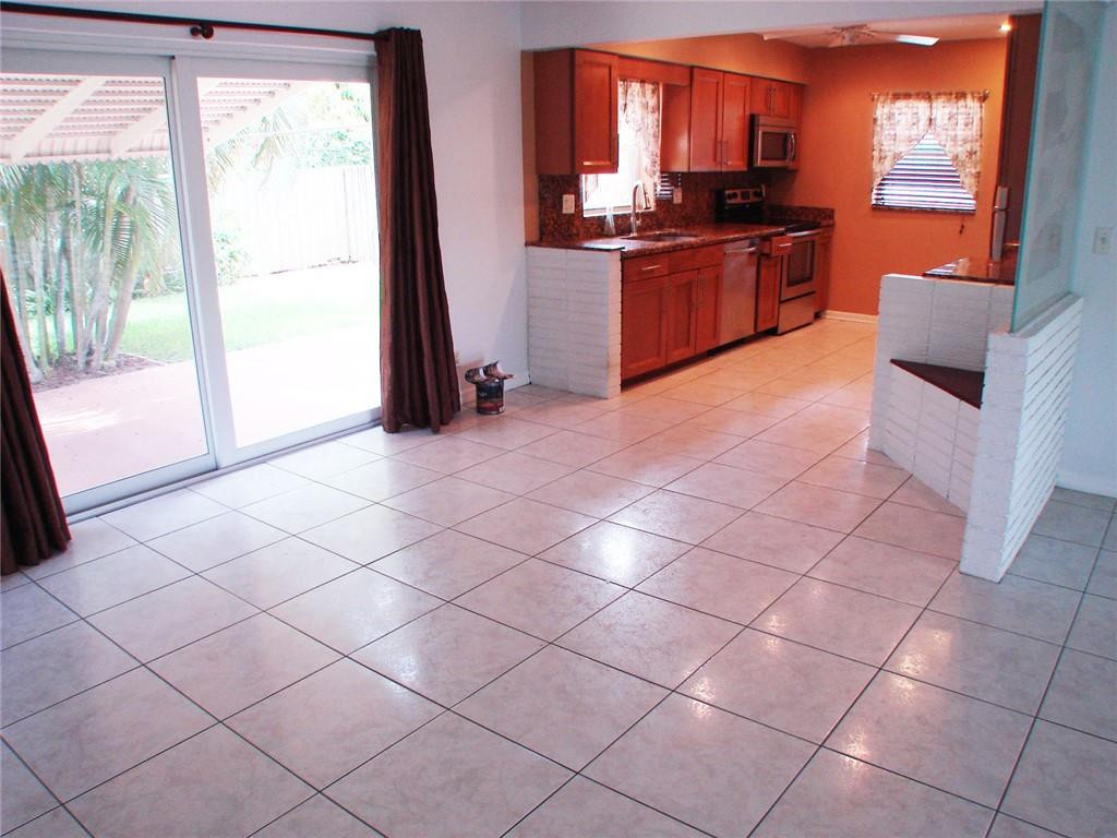 TWIN LAKES NORTH - Residential Lease