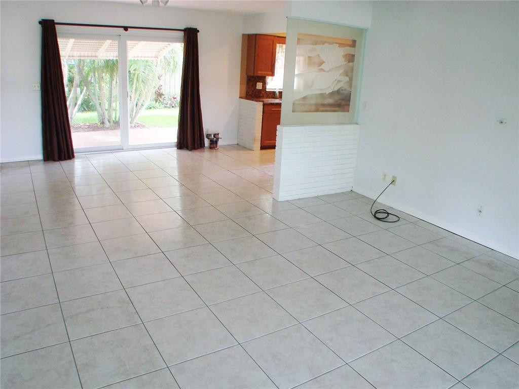 TWIN LAKES NORTH - Residential Lease