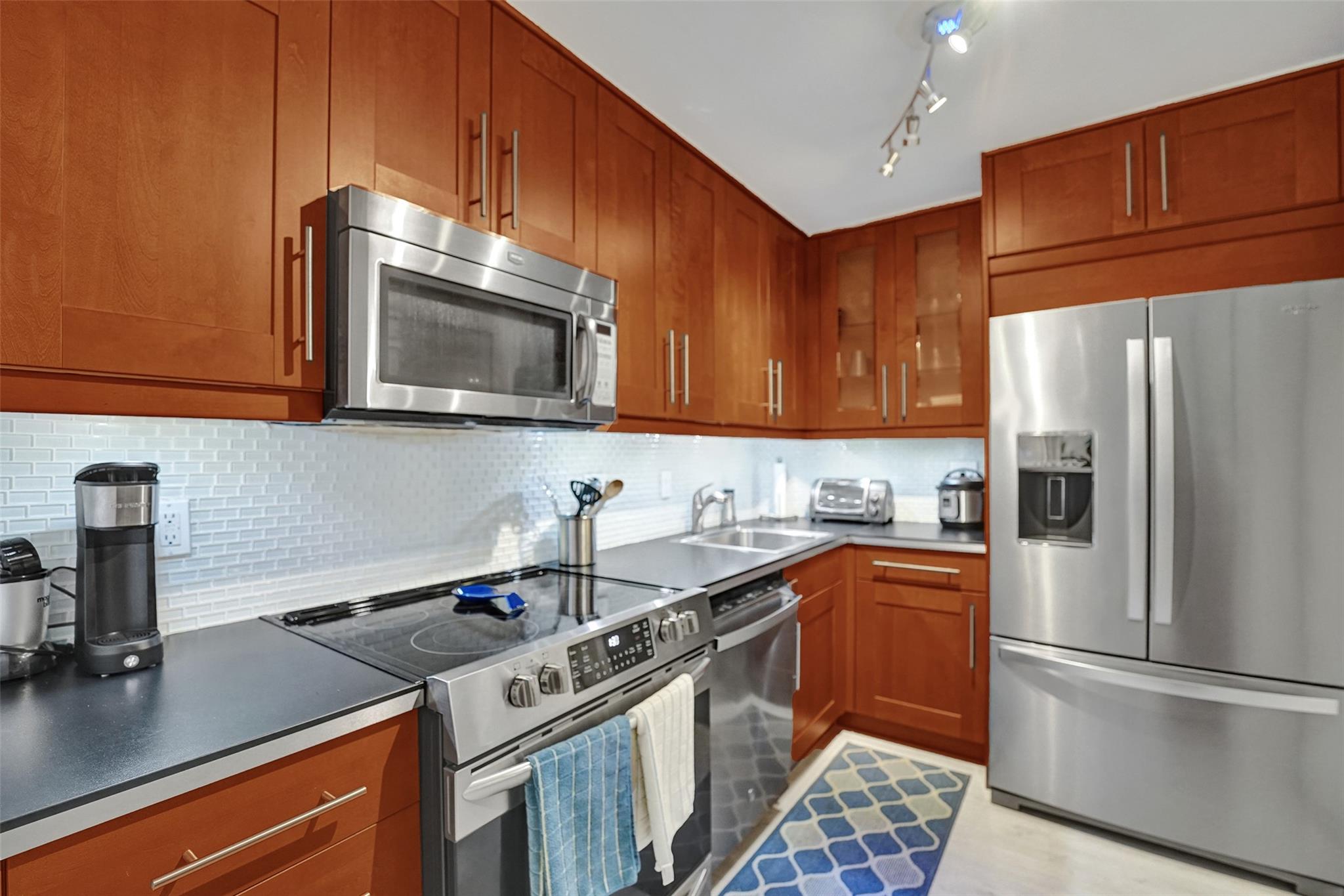 1930 NE 2nd Ave 102L