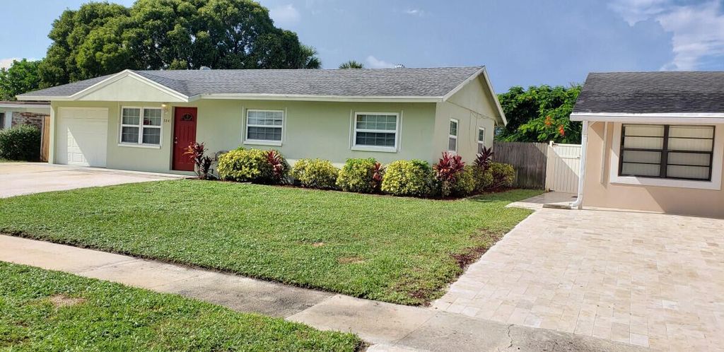 Photo of 3841 Dunes Road, Palm Beach Gardens, FL 33410 (MLS # R10911624)