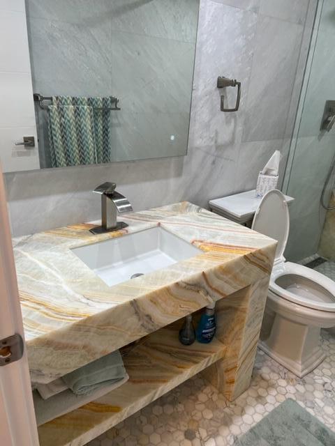 YACHT CLUB ON THE INTRACO - Residential Lease