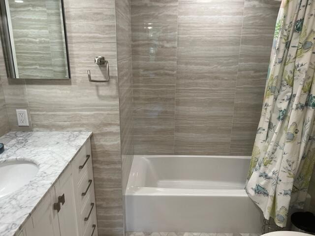 YACHT CLUB ON THE INTRACO - Residential Lease