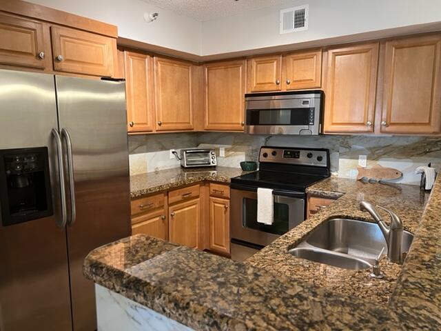 YACHT CLUB ON THE INTRACO - Residential Lease