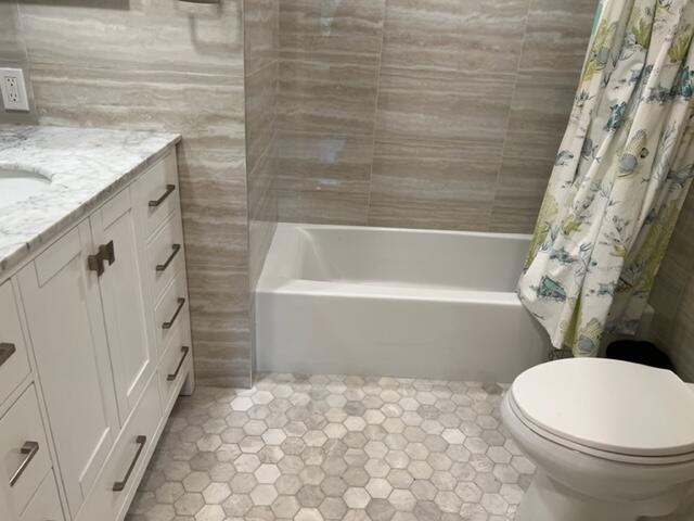 YACHT CLUB ON THE INTRACO - Residential Lease