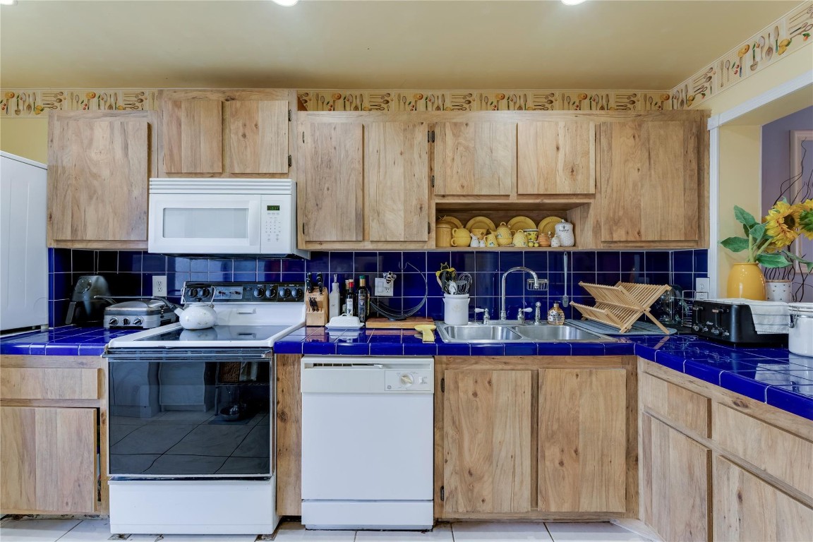 WESTVIEW CONDOMINIUM NO.8 - Residential