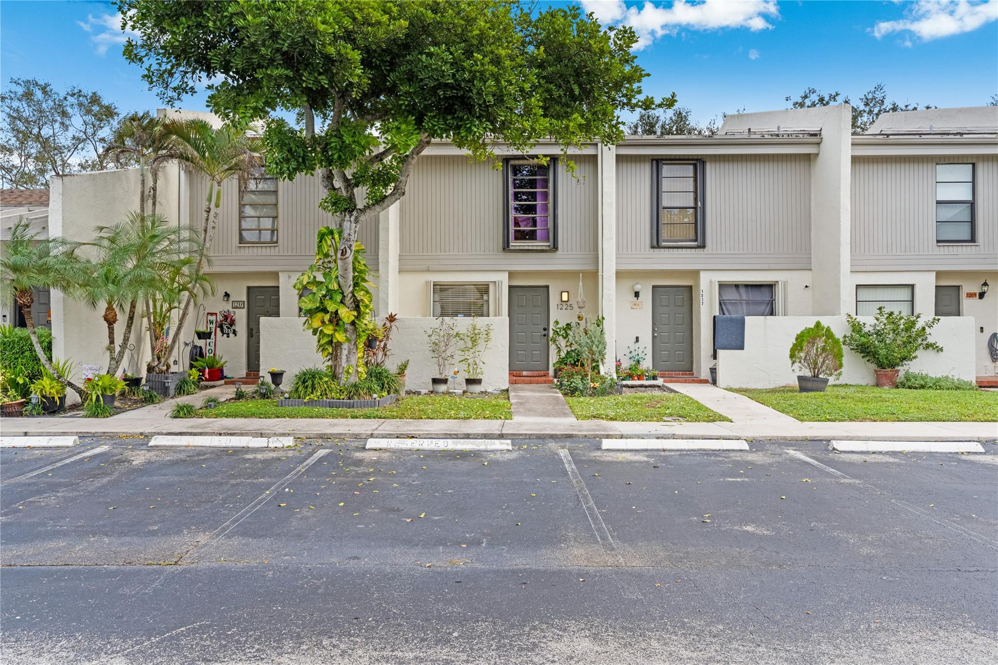 WESTVIEW CONDOMINIUM NO.8 - Residential