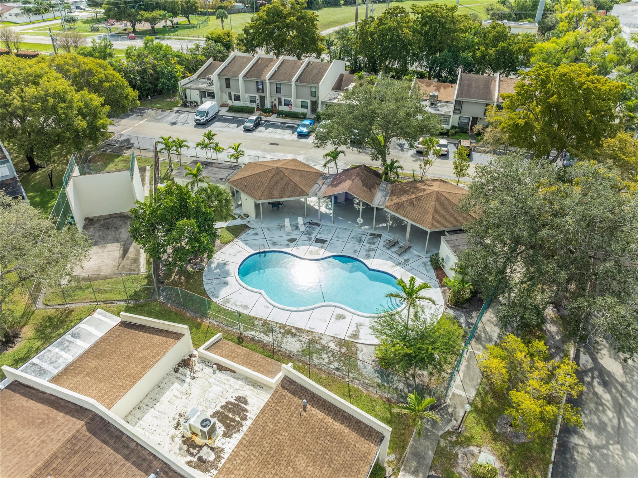 WESTVIEW CONDOMINIUM NO.8 - Residential