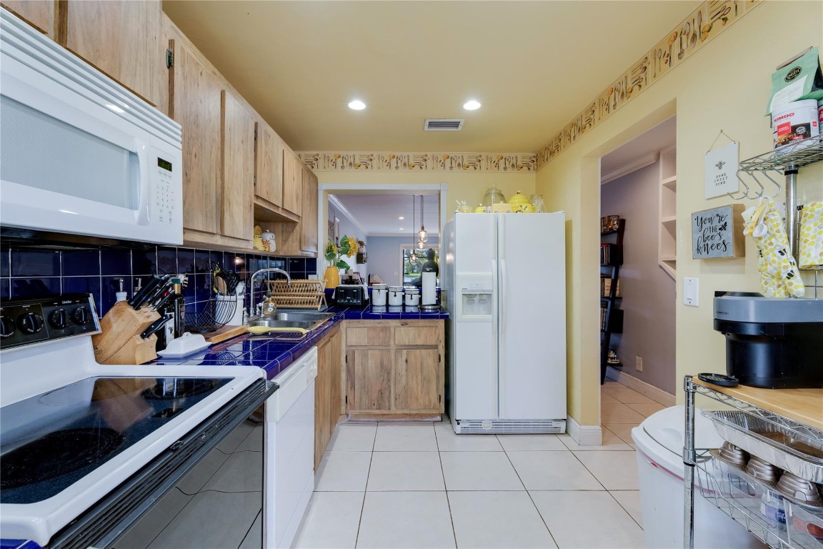 WESTVIEW CONDOMINIUM NO.8 - Residential