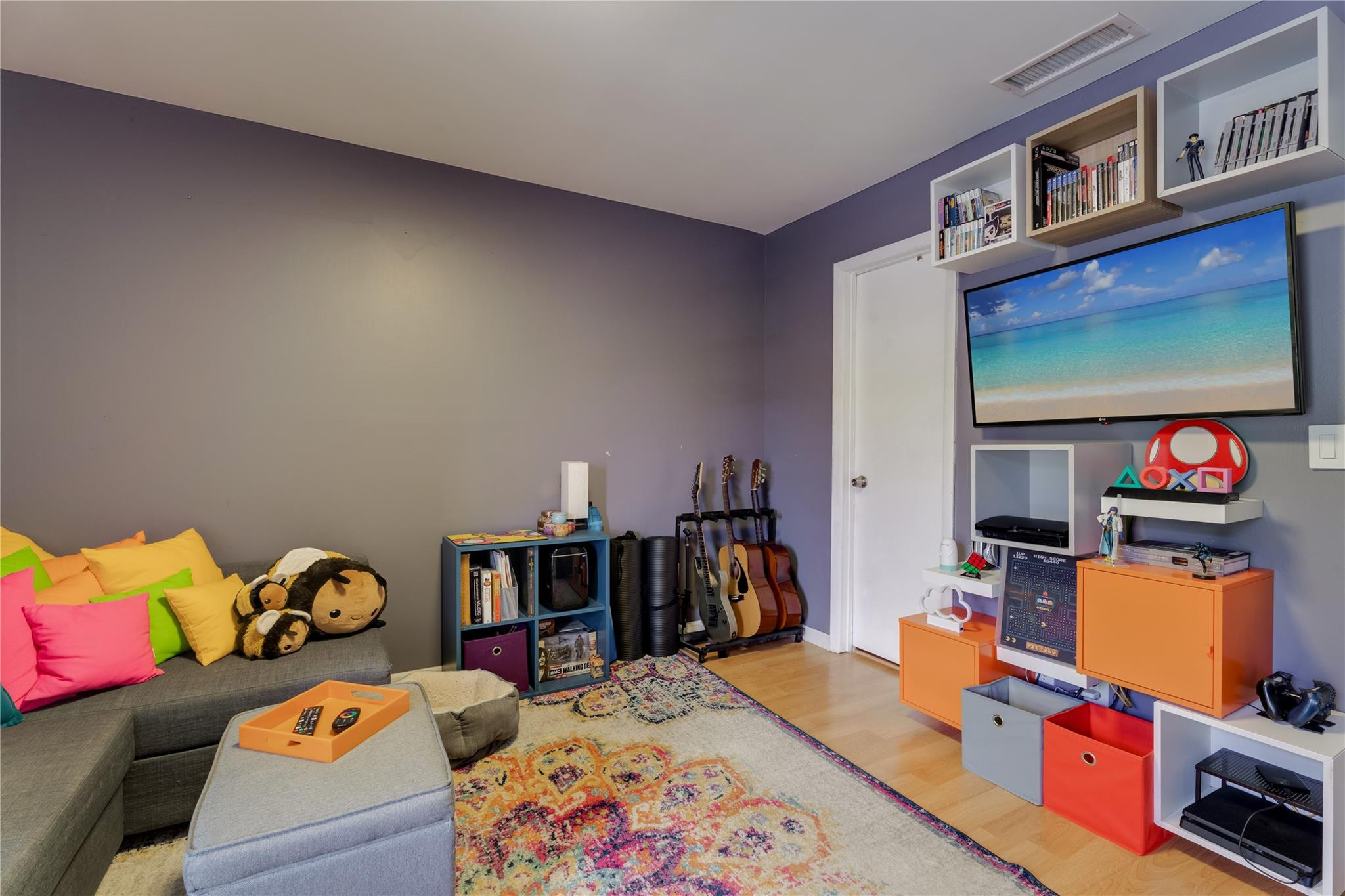 WESTVIEW CONDOMINIUM NO.8 - Residential