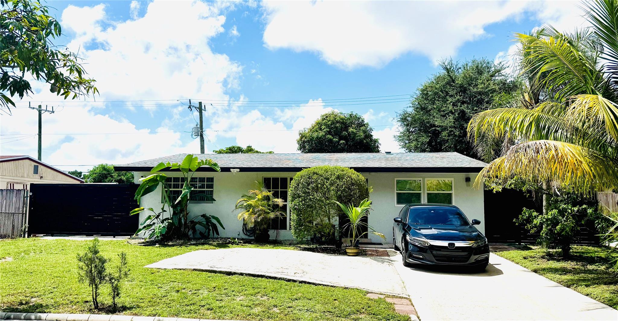 Unique opportunity in Hollywood, FL! This charming home features a flexible layout with two separate living areas. The main house offers 2 bedrooms and 1 bathroom, while the independent suite includes 1 bedroom, 1 bathroom, and private entrance—ideal for rental income or guests.
Prefer a single-family layout? The spaces can be reconnected by simply opening a door or removing a wall
On a spacious lot with fruit trees, the property also provides inside parking for multiple vehicles inside the yard with a sliding gate.
Enjoy a prime location, close to major roads and just 7 minutes from the iconic Hard Rock Hotel & Casino.
Whether you’re looking to live in one unit and rent the other, or create your dream home, this property offers great potential. Don’t miss out!