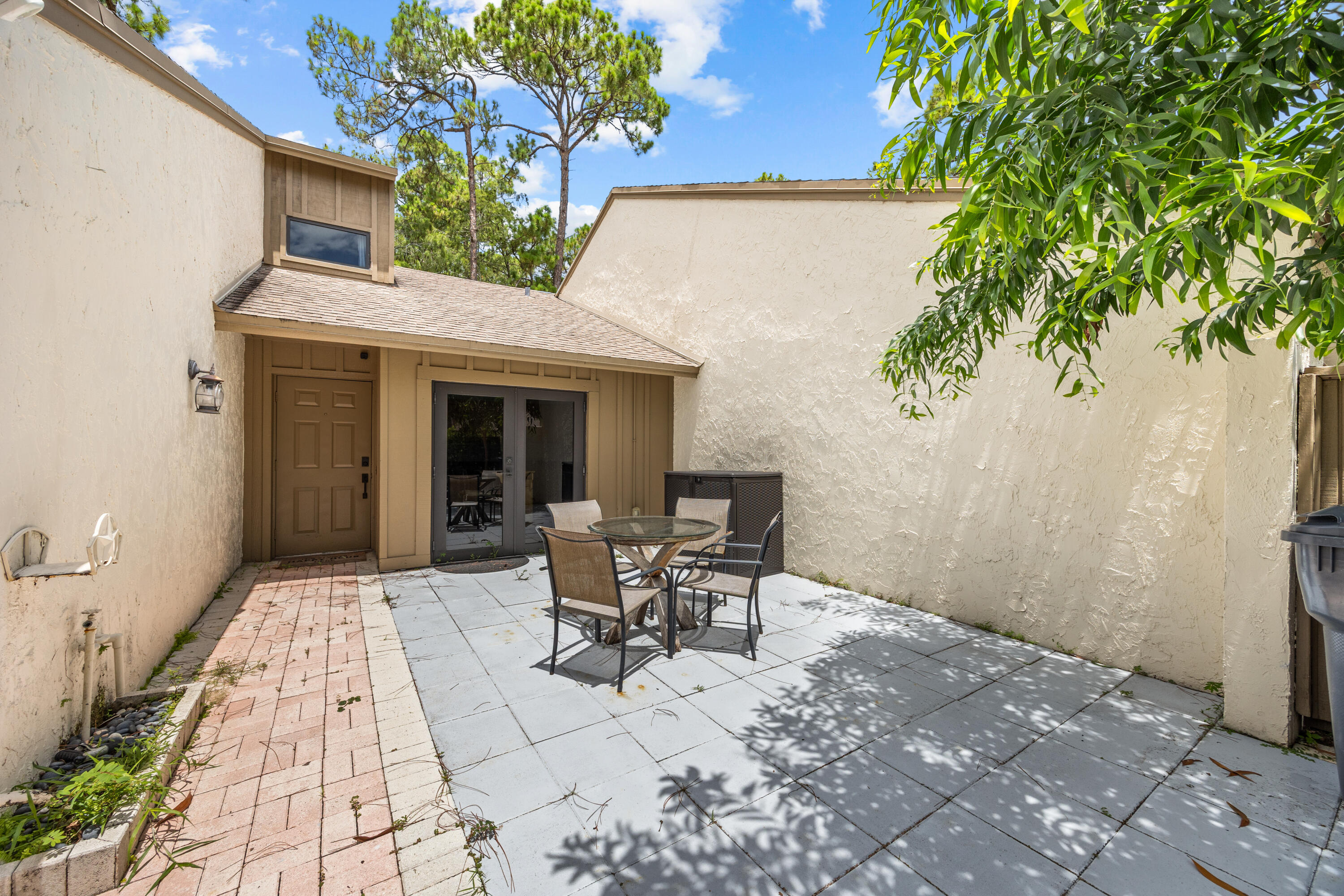 HIDDEN PINES OF WELLINGTON - Residential Lease