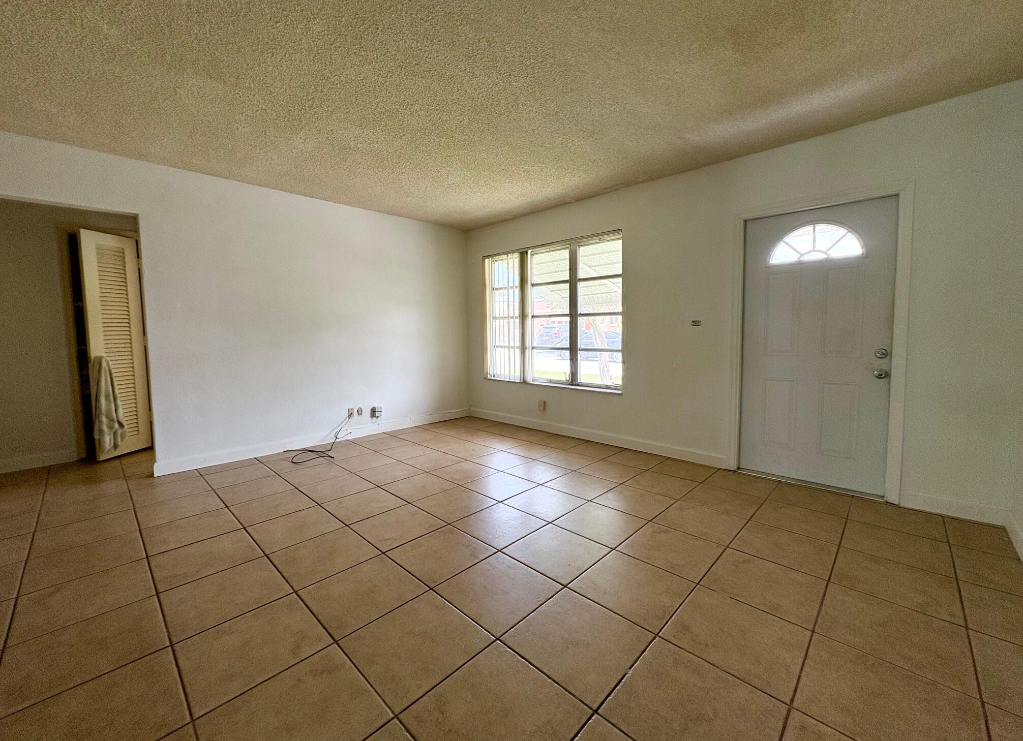 4603 NW 49th Street, Tamarac, FL, 33319/$248,000 3 4603 NW 49th Street