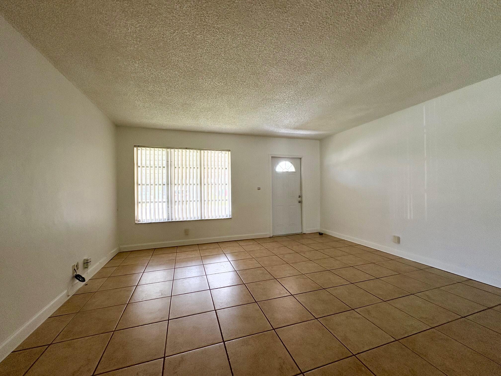 4603 NW 49th Street, Tamarac, FL, 33319/$248,000 4 4603 NW 49th Street