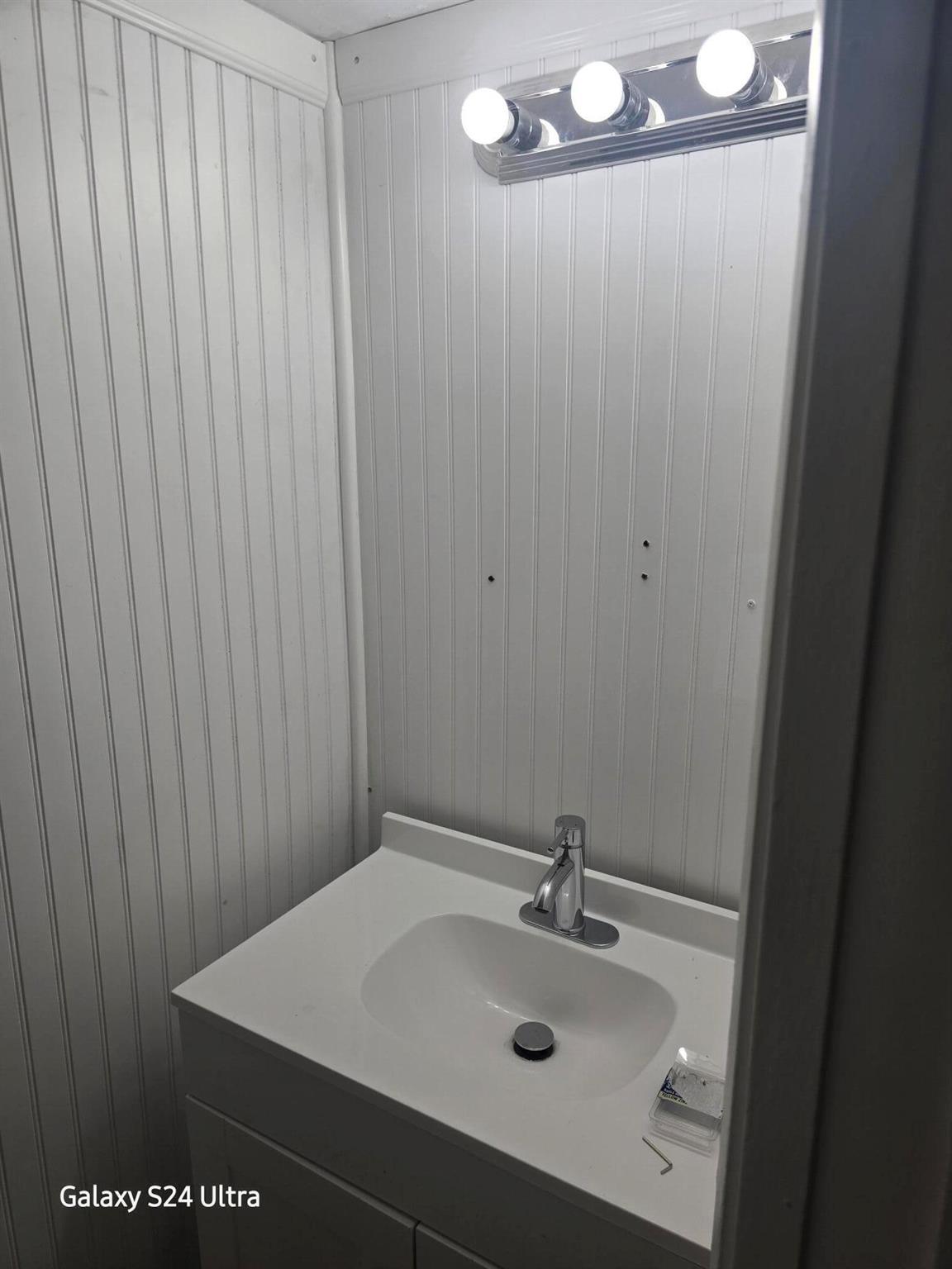 LAURELS AT SHERWOOD CONDO - Residential Lease