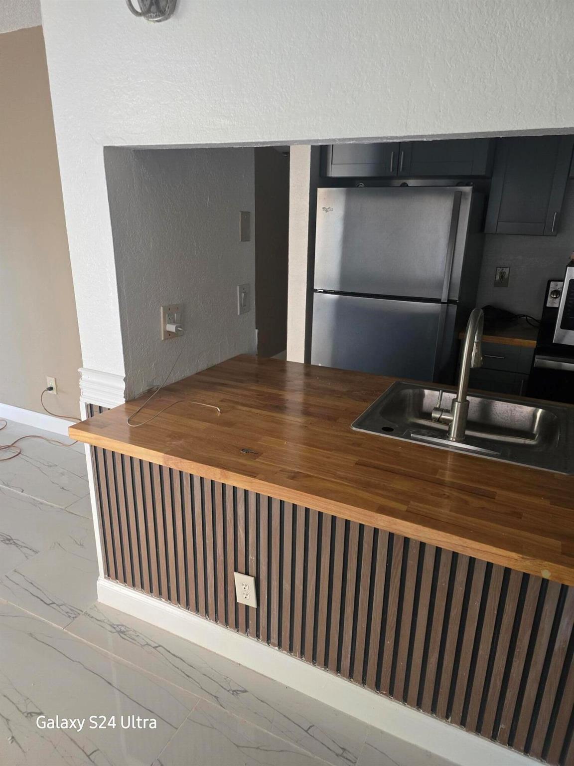 LAURELS AT SHERWOOD CONDO - Residential Lease